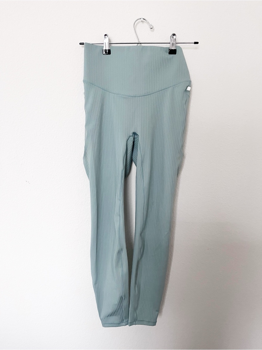 Halara Ribbed Knit High Waisted Tummy Control Leggings w/ Pockets Sage Size M - Picture 4 of 7